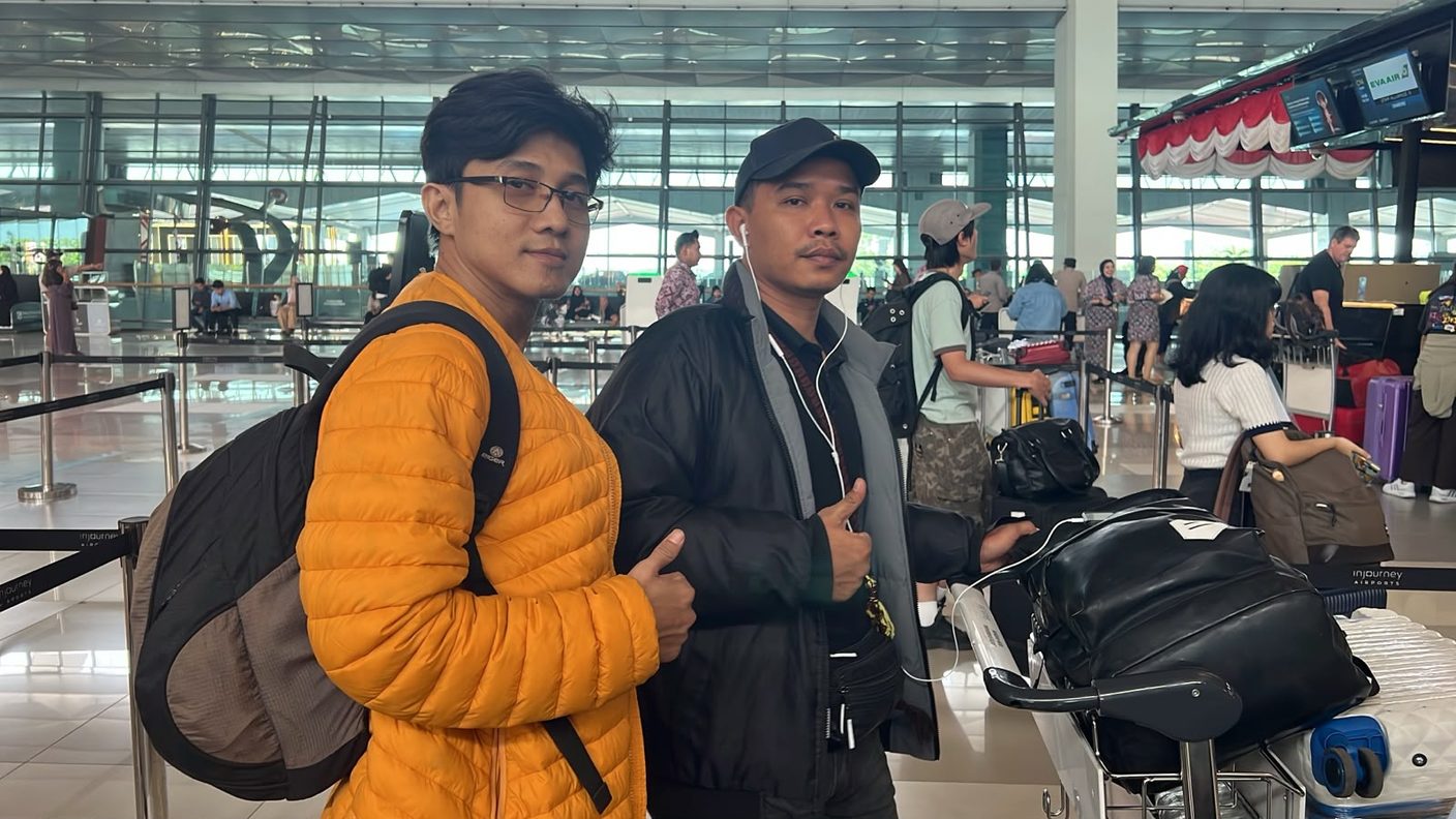 Kandidat Europe Ready di bandara internasional menjelang keberangkatan ke Eropa